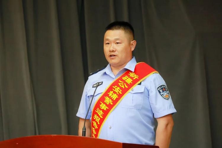 辅警英勇因公牺牲，妻儿百天未满情感牵动人心