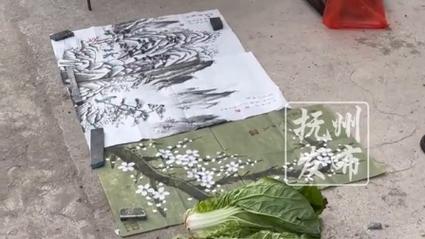 七旬“梵高”大爷：一手贩菜一手绘画，生活艺术两不误