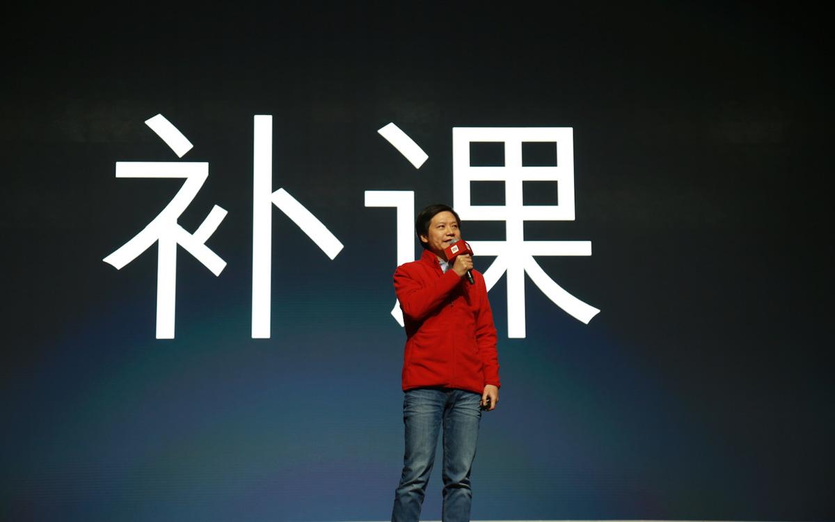 雷军首次放烟花，助力新年庆典热潮再掀！