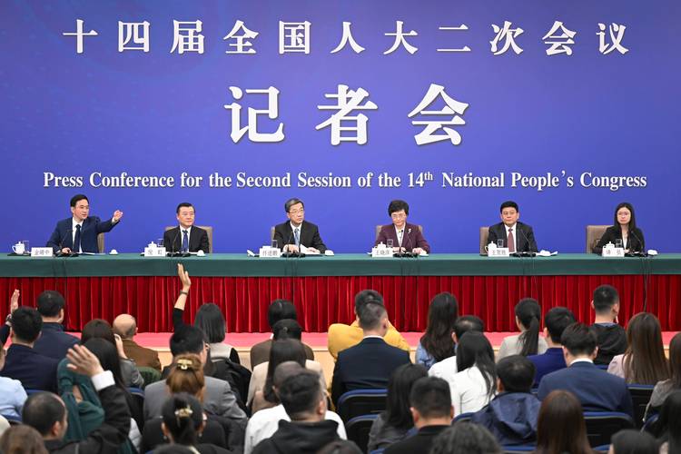 上海市政协十四届三次会议：关注民生议题 探讨未来发展新路径