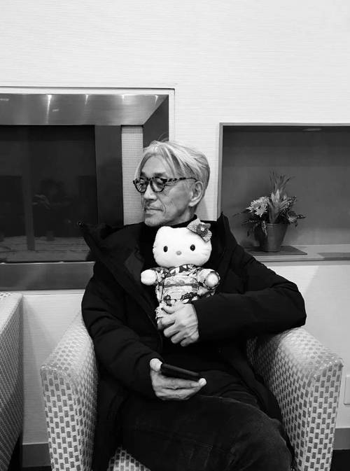 坂本日常引爆网络热议，粉丝热衷讨论其最新动态与影响力